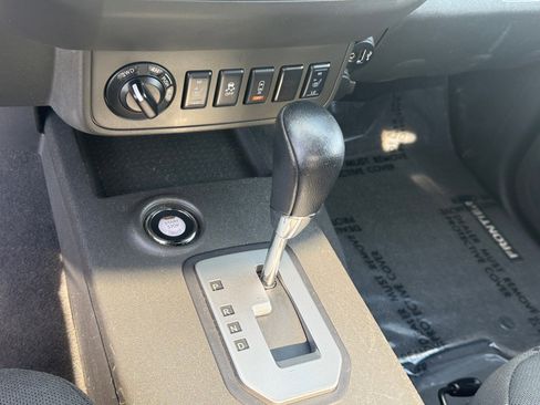 Used 2020 Nissan Frontier SV image 21
