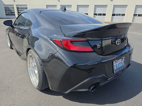 Used 2022 Toyota GR86 Premium w/ ALL Weather Mat Package (TMS) RWD image 4