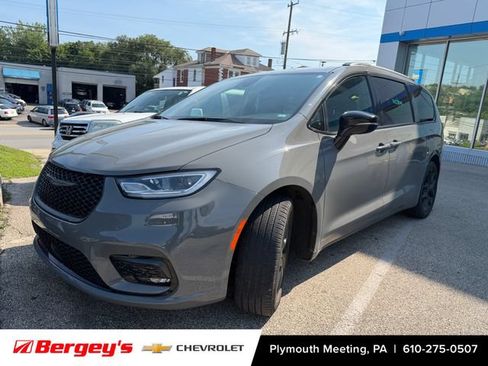 Used 2025 Chrysler Pacifica Limited FWD image 6