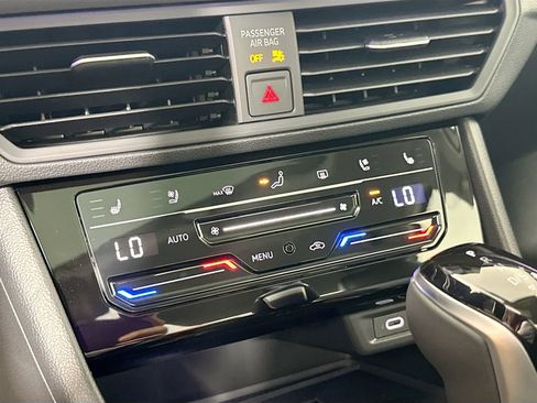 Certified 2025 Volkswagen Jetta SEL image 23