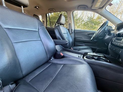 Used 2018 Honda Pilot Touring image 30