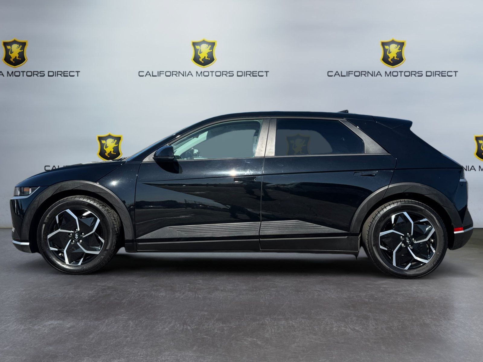 Used 2024 Hyundai Ioniq 5 SE RWD image 2