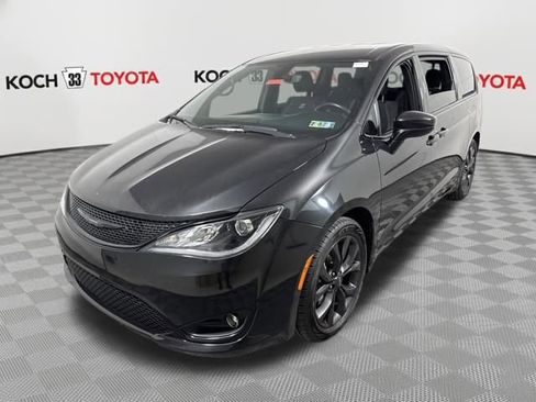 Used 2020 Chrysler Pacifica Touring w/ S Appearance Package image 3