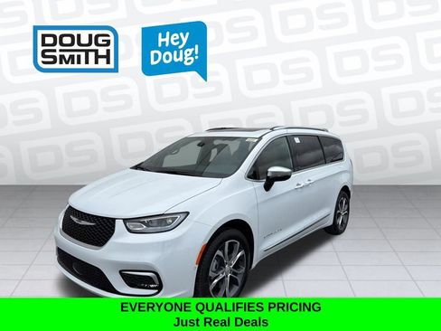 New 2026 Chrysler Pacifica Pinnacle AWD/4WD image 1