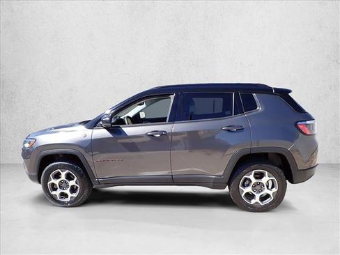 Used 2022 Jeep Compass Trailhawk image 2