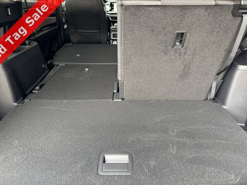 New 2025 Volkswagen Atlas Peak Edition SE image 14