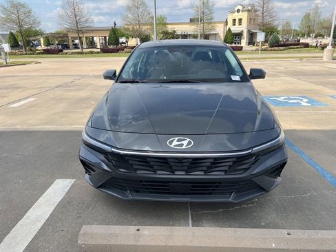 Used 2024 Hyundai Elantra Limited image 8