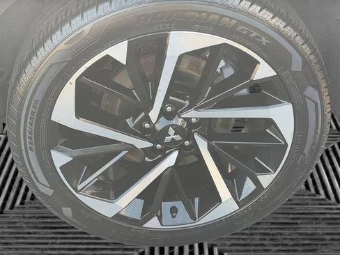Used 2024 Mitsubishi Outlander AWD image 9