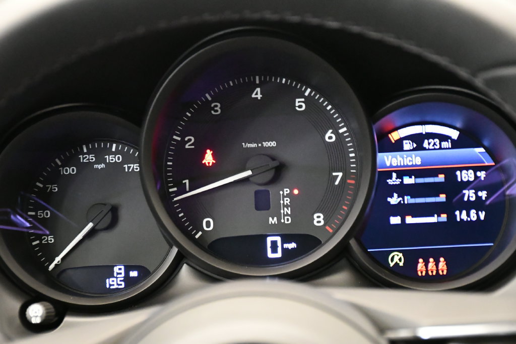 Certified 2026 Porsche Macan Turbo AWD/4WD image 30