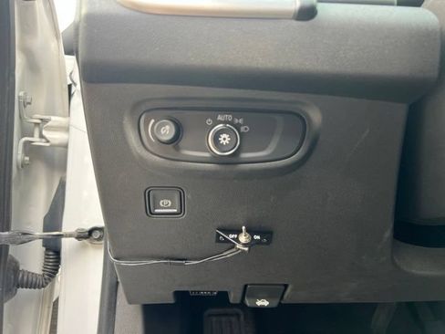Used 2020 GMC Terrain SLE w/ Driver Convenience Package FWD image 19