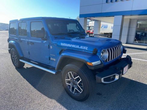 Used 2024 Jeep Wrangler Sahara w/ Technology Group image 7