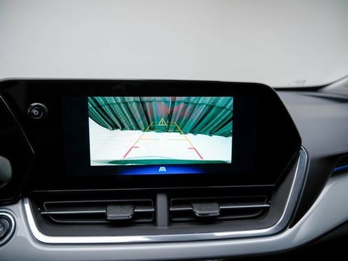 Used 2025 Chevrolet Trax LT w/ Driver Confidence Package image 28