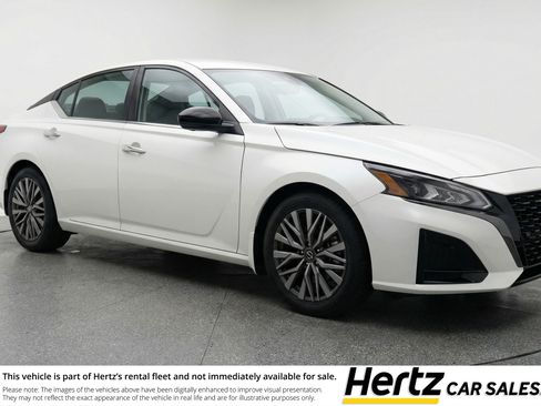 Used 2025 Nissan Altima 2.5 SV image 1