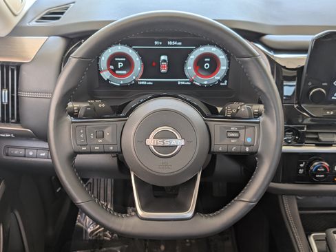 Used 2025 Nissan Pathfinder Platinum w/ Black Appearance Package FWD image 25