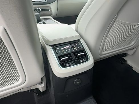 Certified 2024 Volvo XC90 T8 Plus w/ Protection Package Premier image 17