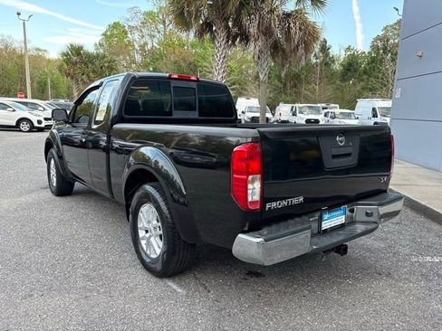 Used 2016 Nissan Frontier SV image 3