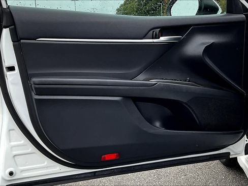 Used 2023 Toyota Camry SE image 9