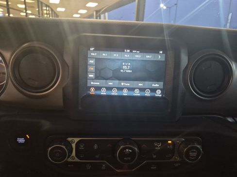 Used 2021 Jeep Wrangler Unlimited Willys image 29