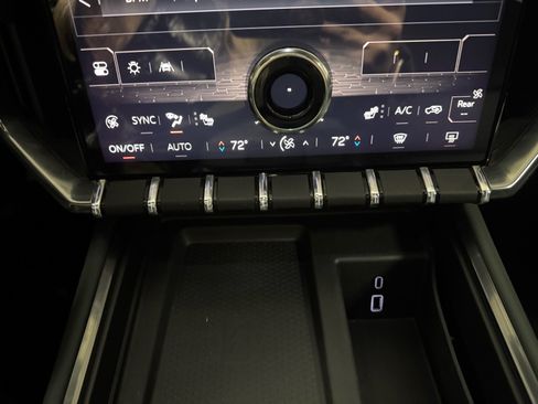 Used 2024 GMC Acadia AT4 w/ Luxury Package image 20