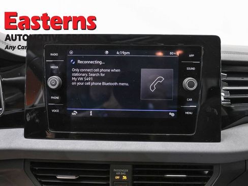Used 2025 Volkswagen Jetta SE FWD image 18