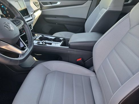 Used 2025 Volkswagen Atlas Cross Sport SEL AWD/4WD image 22