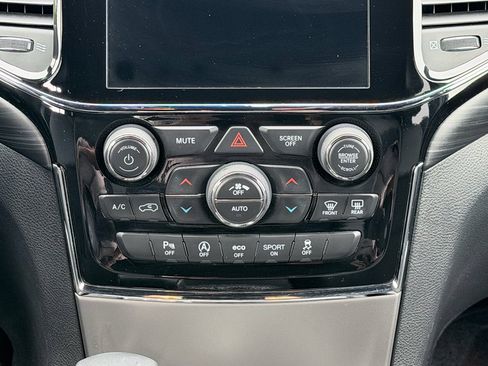 Used 2019 Jeep Grand Cherokee Altitude RWD image 18
