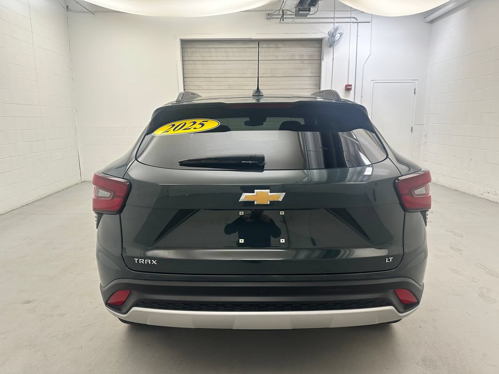 Used 2025 Chevrolet Trax LT w/ Driver Confidence Package FWD image 7