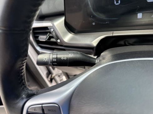 Used 2025 Kia Telluride S FWD image 18