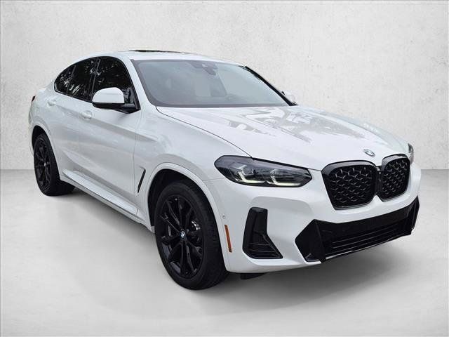 Used 2025 BMW X4 xDrive30i w/ M Sport Package AWD/4WD image 3