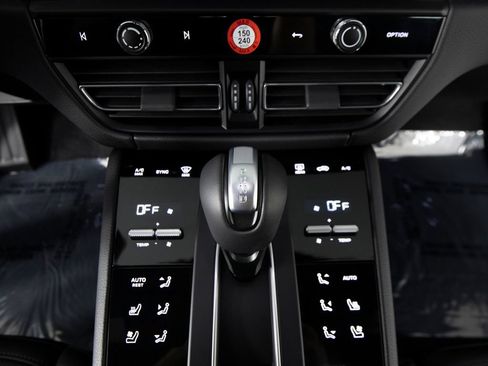 New 2026 Porsche Macan AWD/4WD image 27