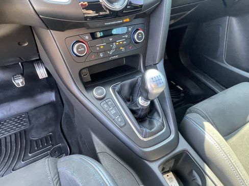 Used 2017 Ford Focus RS AWD/4WD image 23