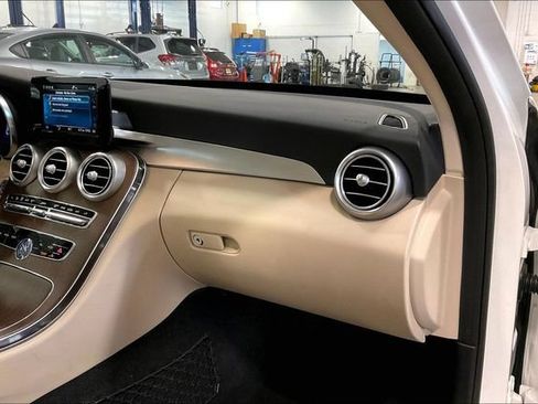 Used 2019 Mercedes-Benz C 300 4MATIC Sedan image 16