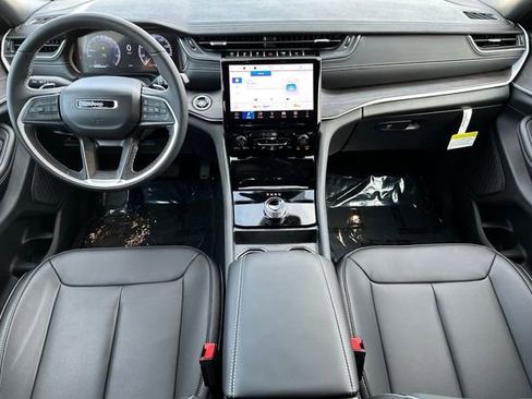 New 2025 Jeep Grand Cherokee L Limited w/ Black Appearance Package image 5