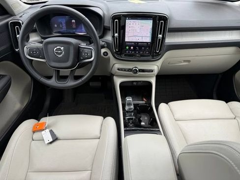 Used 2024 Volvo XC40 B5 Plus w/ Protection Package Premier AWD/4WD image 9