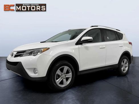 Used 2014 Toyota RAV4 XLE image 2