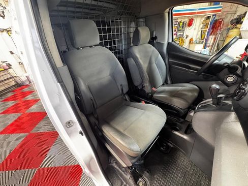 Used 2019 Nissan NV200 S image 9