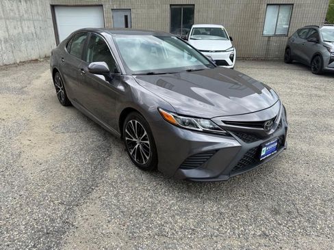 Used 2019 Toyota Camry SE w/ 4 Season Floor Mat Package FWD image 9