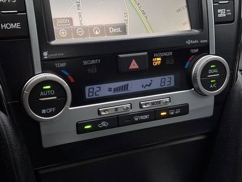 Used 2014 Toyota Camry SE w/ Moonroof Package image 17