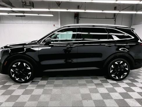 Used 2025 Kia Sorento SX FWD image 14