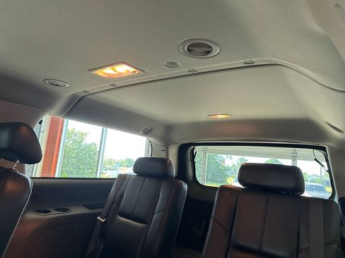 Used 2007 GMC Yukon XL SLT w/ SLT Preferred Equipment Group AWD/4WD image 32