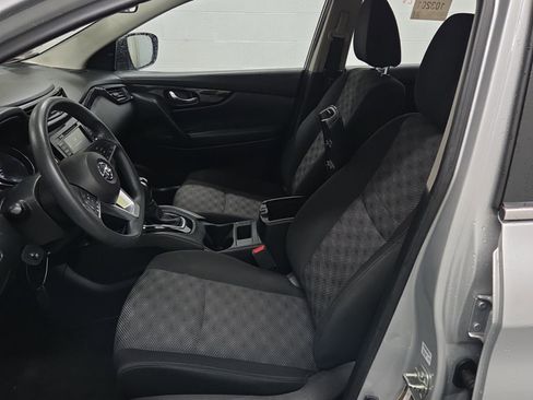 Used 2020 Nissan Rogue Sport SV image 6