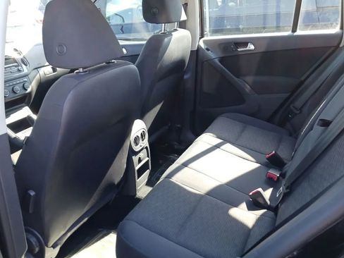 Used 2014 Volkswagen Tiguan S image 7