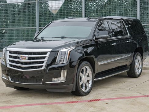 Used 2017 Cadillac Escalade ESV Luxury image 7