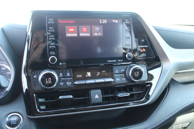 Used 2022 Toyota Highlander XLE FWD image 24
