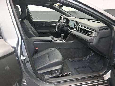 Used 2025 Toyota Camry XSE FWD image 11
