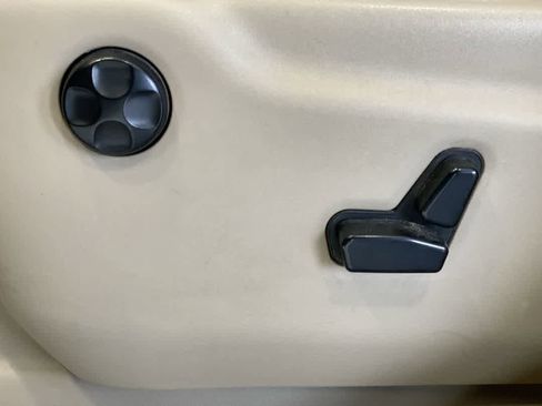 Used 2017 Jeep Grand Cherokee Overland image 15