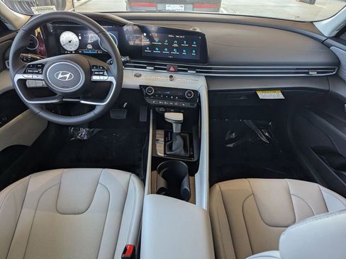 New 2025 Hyundai Elantra Limited image 29