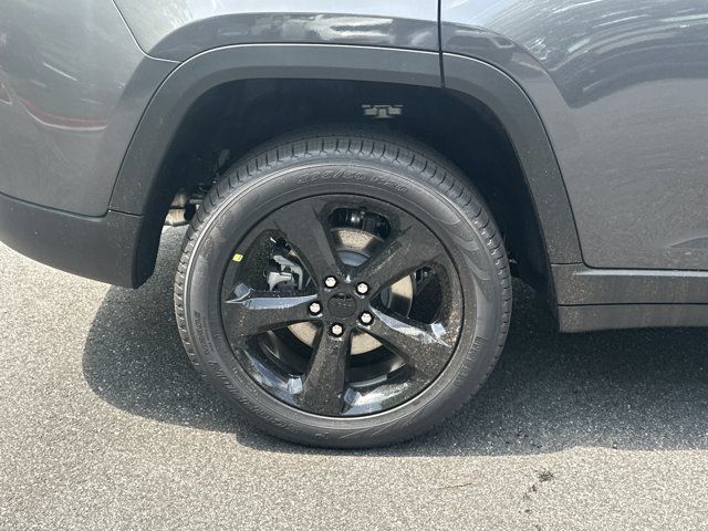 New 2026 Jeep Grand Cherokee Limited w/ Limited Altitude Package AWD/4WD image 17