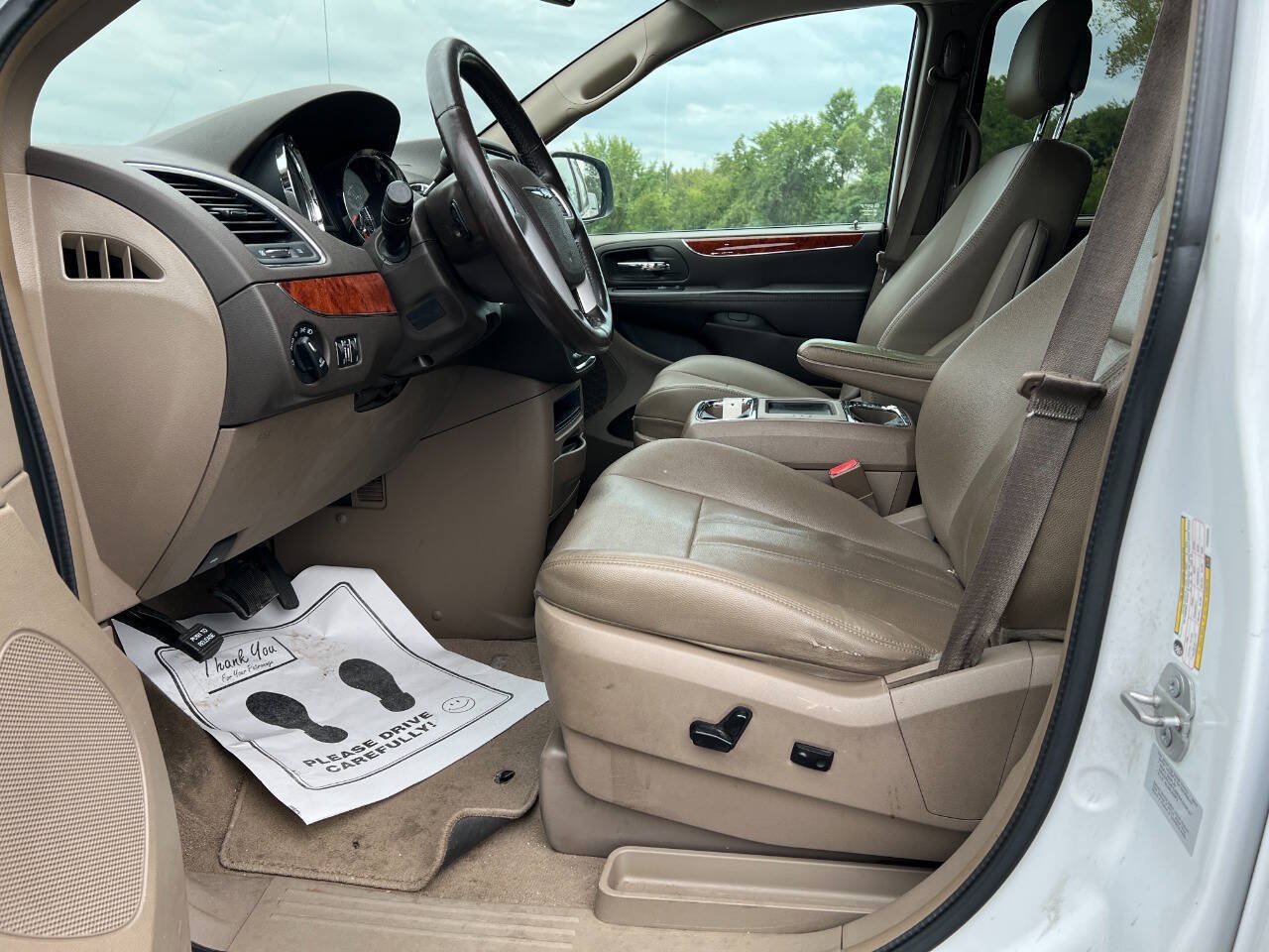 Used 2015 Chrysler Town & Country Touring w/ Driver Convenience Group FWD image 20