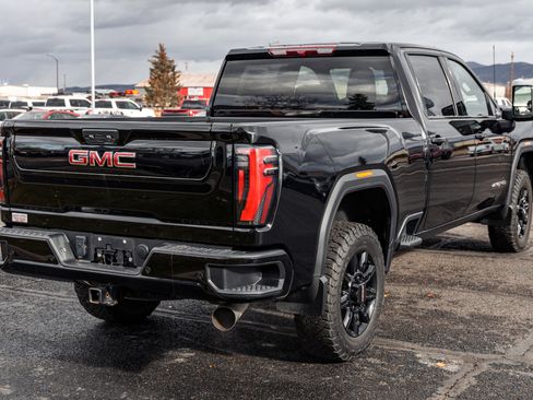 Used 2024 GMC Sierra 2500 AT4 AWD/4WD image 4